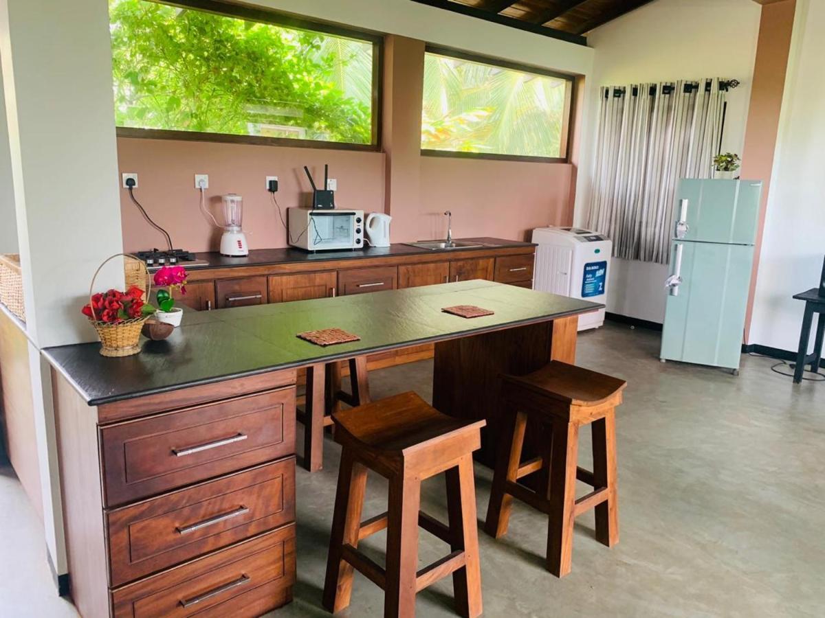 Villa A & A Хиккадува Экстерьер фото
