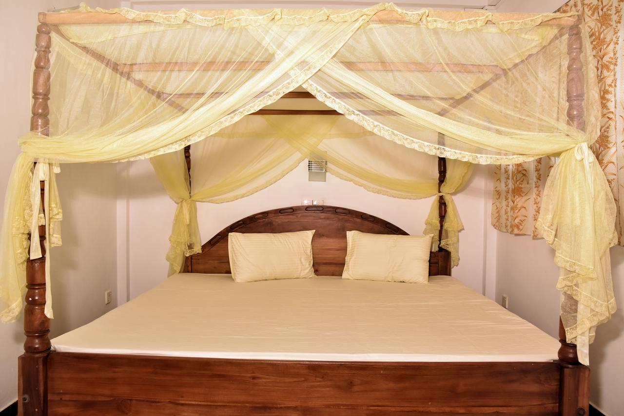 Villa A & A Хиккадува Экстерьер фото